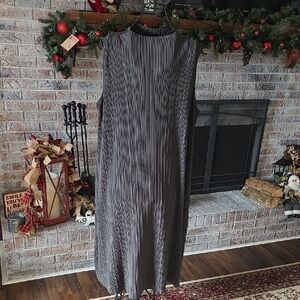 Ava & Viv Black Pleated Maxi Dress